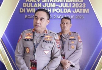 Dirlantas Polda Jatim Kombes Pol Muhammad Taslim saat memberikan keterangan pers, Rabu (2/8) 