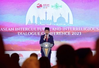 Presiden Joko Widodo secara resmi membuka Konferensi Dialog Antarbudaya dan Antaragama ASEAN Tahun 2023 atau ASEAN Intercultural and Interreligious Dialogue Conference (IIDC) yang digelar di Hotel Ritz-Carlton, Jakarta, pada Senin, 7 Agustus 2023