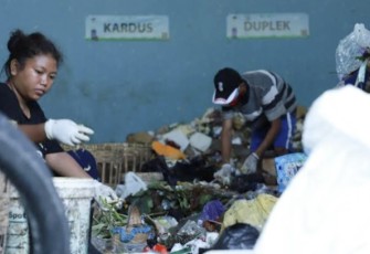 Pengelolaan sampah dengan memilah asalnya di TPS Go Sari Kalurahan Guwosari, Kapanewon Pajangan, Kabupaten Bantul, Yogyakarta 