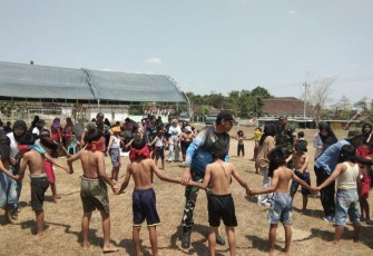 Lomba Kemerdekaan RI di lapangan desa Krikilan Kecamatan Sumber, Rembang, Minggu (20/8)