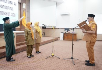 Wali Kota Cilegon Helldy Agustian saat melantik pejabat di jajaran Pemkot Cilegon, Senin (21/8)
