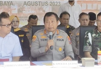 Kapolda Jatim Irjen Pol Toni Harmanto saat memberikan keterangan pers, Selasa (29/8)