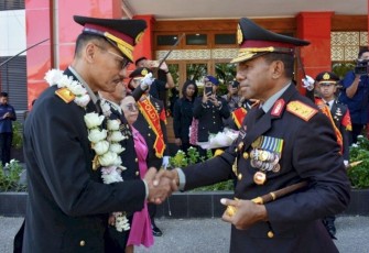 Brigjen Pol Drs. Heri Sulistianto saat dilepas Kapolda NTT, Kamis (31/8) 