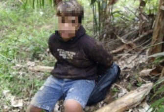 Kurir membawa tas ransel berisi 5 kg sabu di SPBU Kecamatan Beduai, Kabupaten Sanggau, Kalbar, Kamis (31/8)