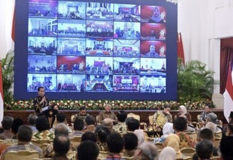 Presiden Joko Widodo saat memberikan instruksi pengendalian inflasi, Kamis (31/8)