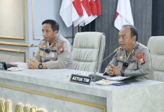 Kasubdid PID Bidhumas Polda Jatim AKBP Gunawan Wibisono saat mberikan penyuluhan di Polresta Malang Kota, Selasa (3/10)