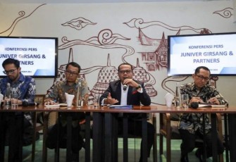 Kuasa Hukum Telkom Saat memberikan keterangan pers di Jakarta, Kamis (5/10)