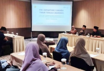 Pre departur penerima beasiswa kuliah di Maroko 2023 di Jakarta, Minggu (8/10)