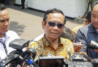 Menteri Koordinator Bidang Politik, Hukum, dan Keamanan Mahfud Md dalam keterangannya kepada awak media usai rapat di Kompleks Istana Kepresidenan Jakarta, pada Kamis, 12 Oktober 2023.