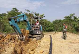 Pengerjaan sasaran TMMD di wilayah binaannya