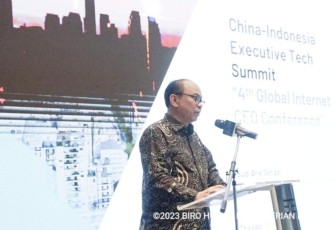 Menkominfo Budi Arie Setiadi saat memberikan sambutan di China-Indonesia Executive Tech Summit: 4th Global Internet CEO Conference, Jakarta , Kamis (19/10)
