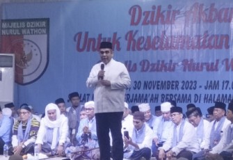 Sekjen Gerindra Ahmad Muzani saat deklarasi Kiai Kampung Nusantara yang tergabung dalam Majelis Dzikir Nurul Wathon di Menteng, Jakarta Pusat, Kamis (30/11)