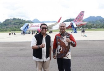 Pj Gubernur Sulbar Prof Zudan Arif Fakrulloh saat di bandara Tampa Padang