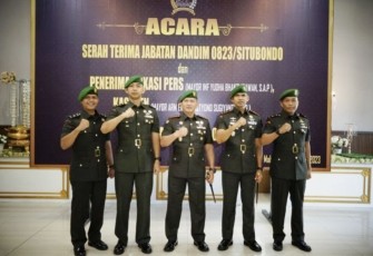 Danrem 083/Bdj Kolonel Inf Jamaludin, SH., foto bersama usai Sertijab dan penerimaan pejabat baru, Malang, Sabtu (23/12)