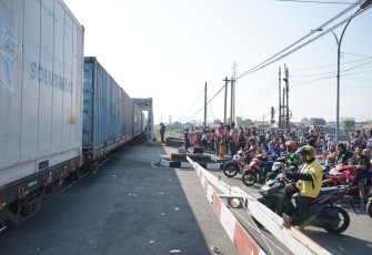 Jalur rel Jerakah-Semarang yang menjadi lokasi kecelakaan kereta api Brantas sudah bisa dilalui kereta api.