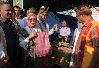 Gus Halim pada puncak peringatan Hari Bakti Pendamping Desa 2023 di Wisata Danau Fatunausus, Desa Fatukoto, Kabupaten Timor Tengah Selatan, Nusa Tenggara Timur (NTT), Jumat (6/10/2023).
