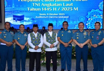 Panglima Komando Lintas Laut Militer Laksda TNI Edwin, S.H., M.Han., M.H., saat menghadiri peringatan Maulid Nabi Muhammad SAW dan pelepasan peserta ibadah umrah dinas tahun 2023.