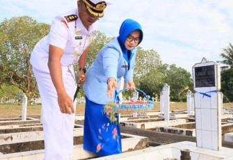 Danlanudal Manado saat Ziarah dan Tabur Bunga