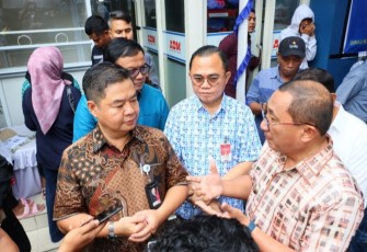 Walikota Ternate Tauhid Soleman pada saat terima Kunjungan Kerja Dirjen Dukcapil Kemendagri di Taman Nukila, Ternate, Minggu (02/04/2023).