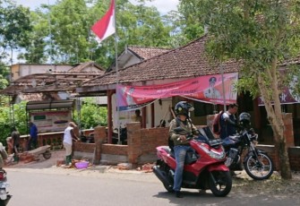 Pemdes Tenggarejo Bangun Pagar Desa