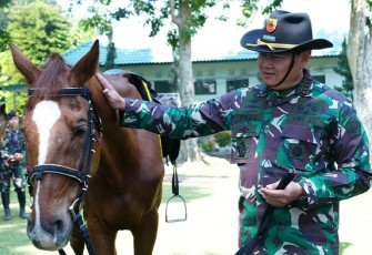 Panglima TNI saat Tinjau Kesiapan Pasukan Kuda HUT TNI ke 78