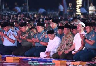Panglima TNI Laksamana TNI Yudo Margono, S.E., M.M. pada acara doa bersama yang dihadiri Kapolri Jenderal Polisi Drs. Listyo Sigit Prabowo, M.Si. dalam rangka memperingati HUT Ke-78 TNI, bertempat di Plaza Mabes TNI Cilangkap, Jakarta Timur, Senin (2/10/2023).