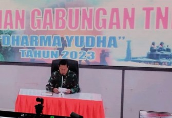 Laksamana TNI Yudo Margono melalui Video Confrence (Vicon) ruang Pusat Pengendalian Operasi (Pusdalops (Pusdalops) Mabes TNI  Cilangkap, Jakarta Timur, Jumat (21/7/2023).