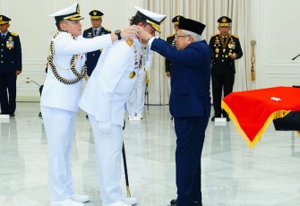 Presiden Republik Indonesia menganugerahkan tanda kehormatan Bintang Yudha Dharma Utama kepada Panglima TNI Laksamana TNI Yudo Margono, S.E., M.M., yang disematkan oleh Wakil Presiden RI K.H. Ma'ruf Amin atas nama Presiden RI, di Istana Wapres RI, Jakarta, Selasa (14/11/2023).