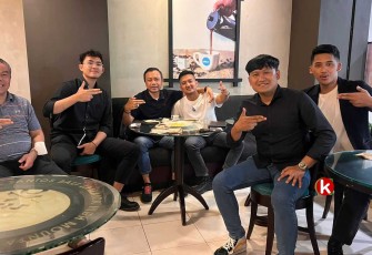 Wakil Ketua DPW PAN Jawa Timur Rahmat Santoso bersama Tomli Wafa dan Mafia Gedhang Saat Bahas Pilihan Ketua BM PAN Jawa Timur (Foto: Klikwarta.com)