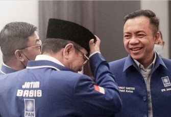 Wakil Ketua DPW PAN Jawa Timur Rahmat Santoso (kanan). (Foto: dok.Klikwarta.com)