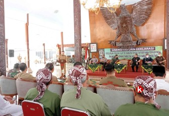 Wakil Bupati Blitar Rahmat Santoso saat Buka Acara Deklarasi Jaga Blitar bersama Sejumlah Perguruan Pencak Silat di Kabupaten Blitar (Foto : Faisal NR / Klikwarta.com)