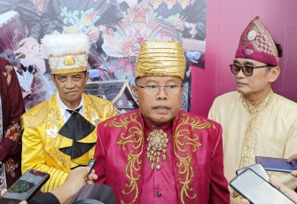 Walikota Blitar Santoso (tengah) Saat Meladeni Pertanyaan Media terkait BEN Carnival ke-2 di Kota Blitar