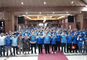 Ratusan Kader Partai Demokrat se- Jawa Timur bersama Ketua Majelis Tinggi Partai Demokrat Susilo Bambang Yudhoyono, Jumat 8 Desember 2023.