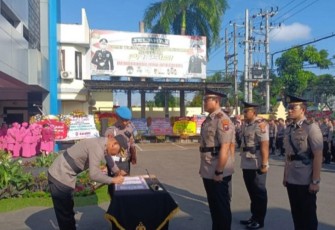 Prosesi saat sertijab Kasat Reskrim dan Kasat Lantas yang dipimpin langsung oleh Kapolres Tulungagung AKBP Eko Hartanto SIK MH