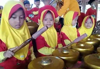 Edukasi musik tradisional usia dini TK Islam 02 Kauman