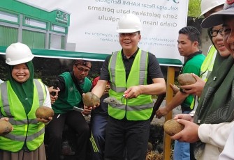 Gubernur Rohidin Mersyah saat Peletakan Batu Pertama, Sabtu (29/04/2023).