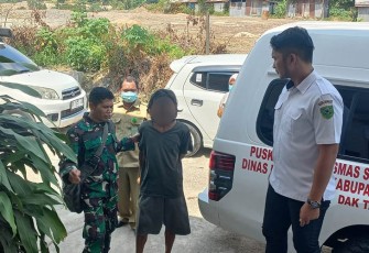 Babinsa Sambaliung Rujuk ODGJ ke RSUD dr. Abdul Rivai