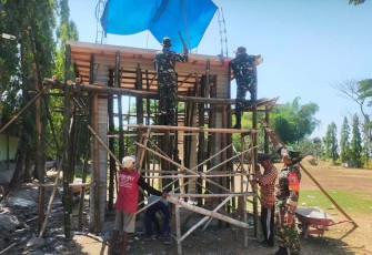 Babinsa Kodim Madiun Dampingi Pembuatan Sumur Bor