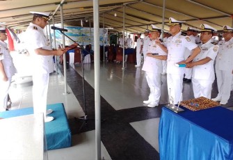 Kegiatan serah terima dilaksanakan di geladak utama KRI Teluk Lampung-540 yang sedang sandar di Dermaga Demak Selatan BD-1 Koarmada II, Surabaya, dipimpin Komandan Satlinlamil 2 Surabaya Kolonel Laut (P) Yulis Andreas Lorentius, M.Tr.Hanla., M.M dengan Komandan Upacara Mayor Laut (T) Erick Batubara yang sehari-hari menjabat sebagai Kepala Departemen Mesin (Kadepsin) KRI TLP-540.