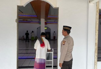 Beri Rasa Aman dan Nyaman, Polsek Giri Mulya Lakukan Pengamanan Salat Jumat