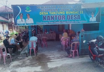 Personel Polsek Lebong Tengah Hadiri Musyawarah Penerima PKH