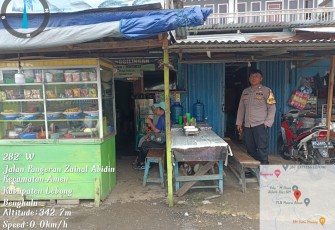 Polsek Lebong Utara Saat Patroli di Pasar Tradisional