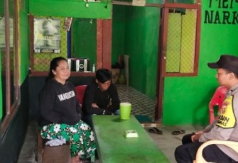 Bhabinkamtibmas Mengimbau Warung Agar Tidak Menjual Tuak dan Minuman Alkohol pada Saat Bulan Suci Ramadan