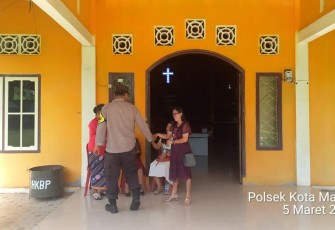 Personel Polsek Kota Manna Laksanakan Pam Gereja Gekesia dan Santo Petrus Kota Manna 