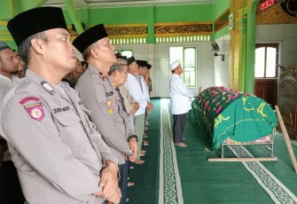  Kapolsek Batik Nau Sambang Duka Warga Yang Tertimpa Musibah