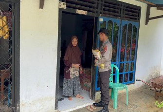 Polsek Kaur Utara Salurkan Bantuan Kepada Warga Tidak Mampu