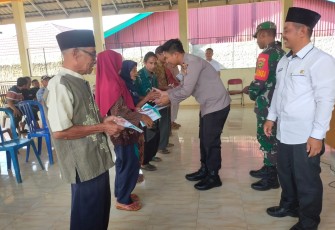 Kapolsek Ketahun Hadiri Penyaluran BLT Dana Desa 2023 di Desa Marga Bhakti 