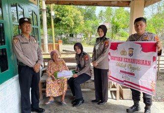 Lagi, Polres Kaur Selurkan Bansos ke Warga di Dua Desa 