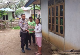Polsek Padang Guci Hulu Kembali Salurkan Bansos