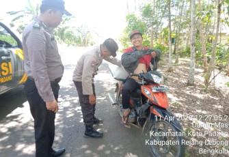 Polsek Kotapadang Razia Sajam dan Senpi di Jalur Lintas Kotapadang - Padang Ulak Tanding